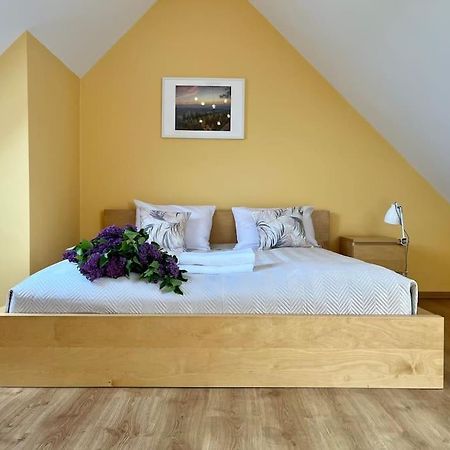 Apartament Hemingwaya Jelenia Gora Exterior photo